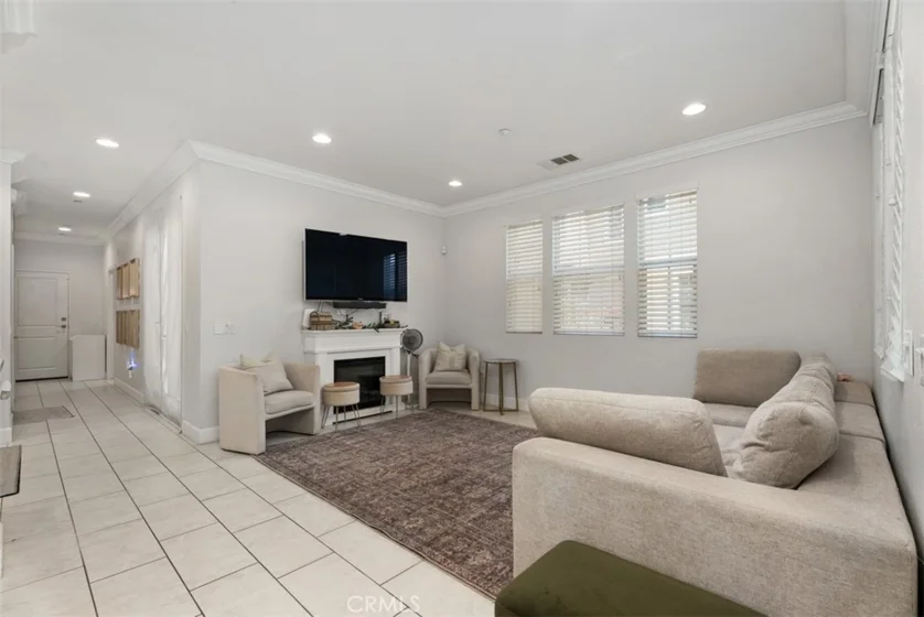 1487 Montgomery photo 8