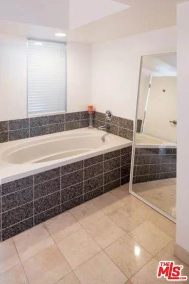 13700 Marina Pointe Drive #1725 photo 10