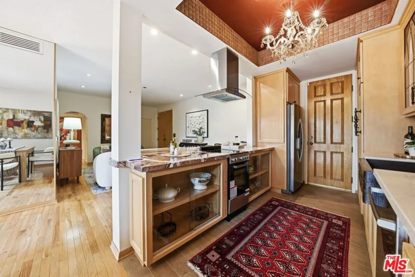 612 S Barrington Avenue #213 photo 25