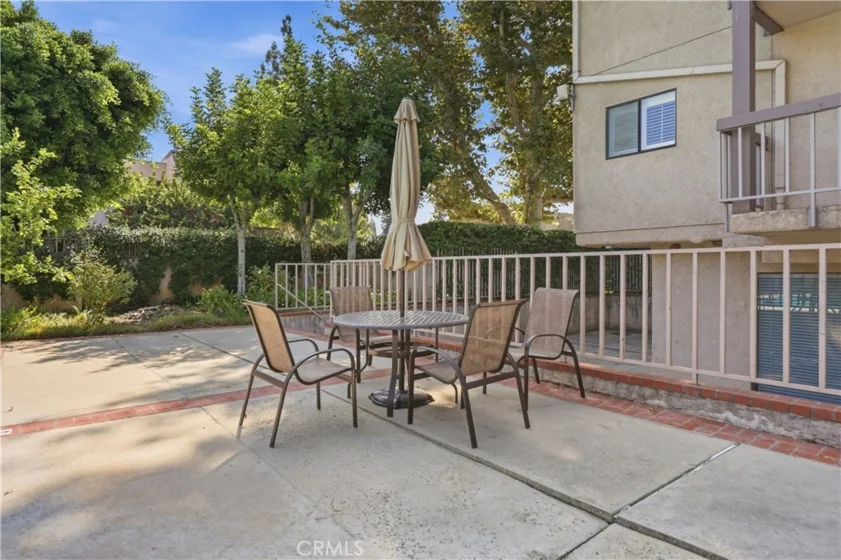 15207 Magnolia Boulevard #119 photo 34