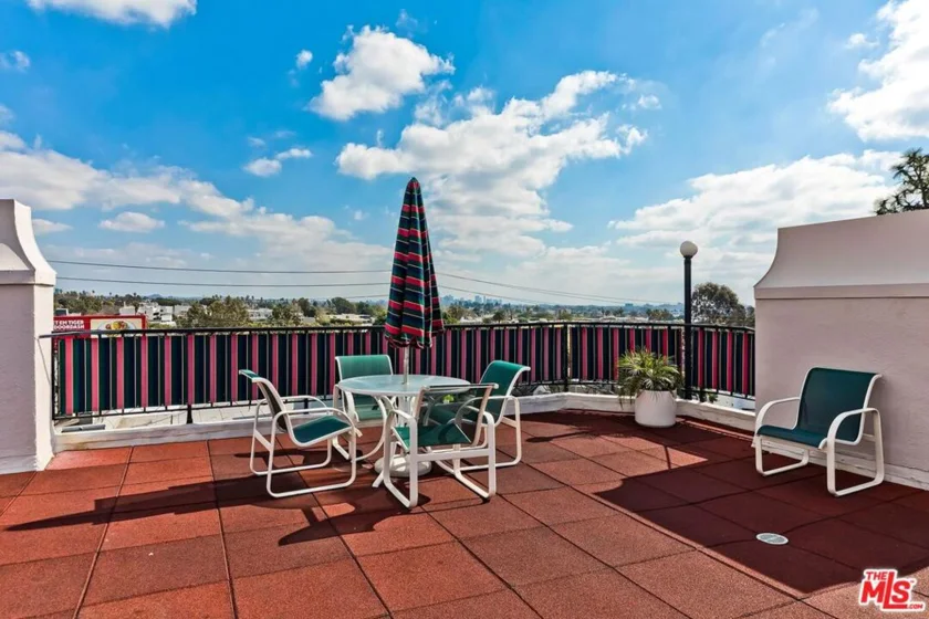 8530 Holloway Drive #422 photo 31
