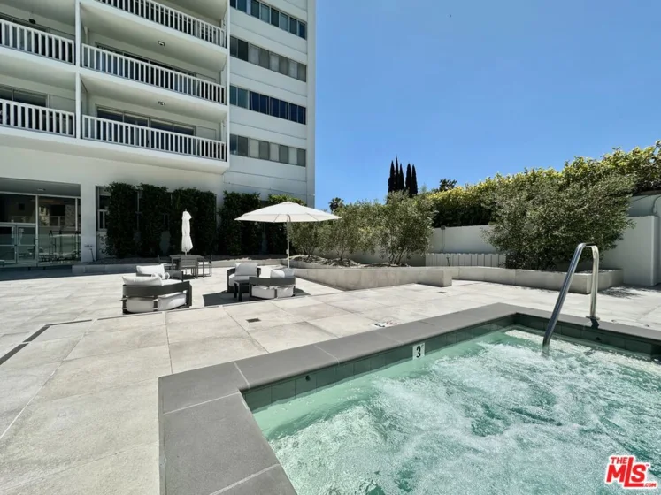999 N Doheny Drive #408 photo 17