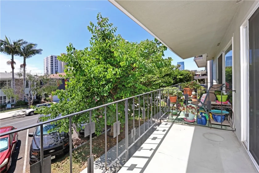 1405 E 1st #10 photo 18