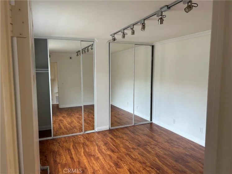 21520 Burbank #303 photo 3