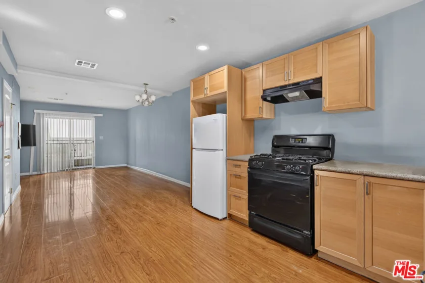 14618 Gilmore Street #4 photo 24