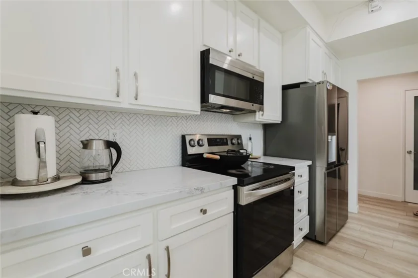 1305 N Columbus Avenue #204 photo 13