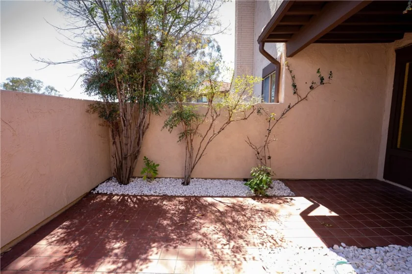 2055 Earl Glen photo 10
