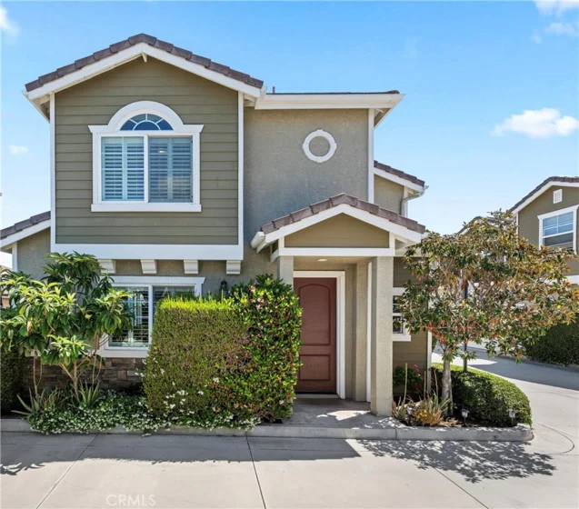 8643 Belmont photo 1