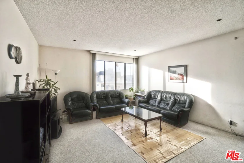 533 S St Andrews Place #301 photo 1