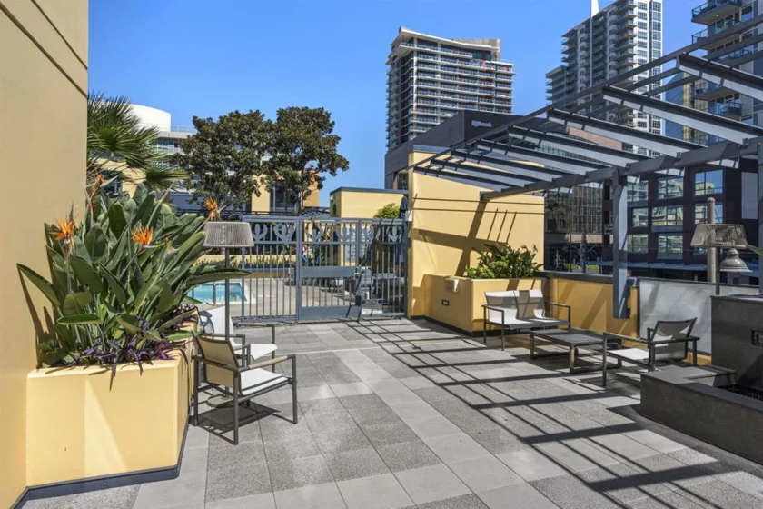 1325 Pacific Highway #313 photo 53