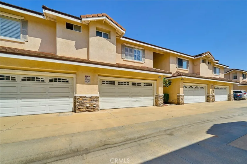 9008 Primavera Lane photo 3