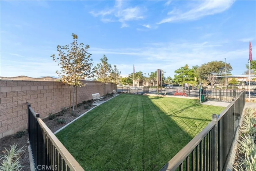 9548 Hannah Way photo 3