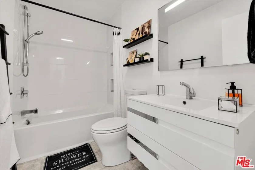 1233 N Laurel Avenue #114 photo 13