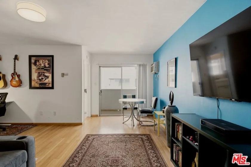 960 Larrabee Street #117 photo 3