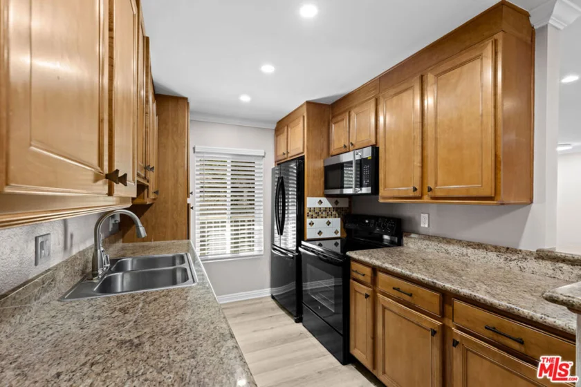 5320 Zelzah Avenue #214 photo 10