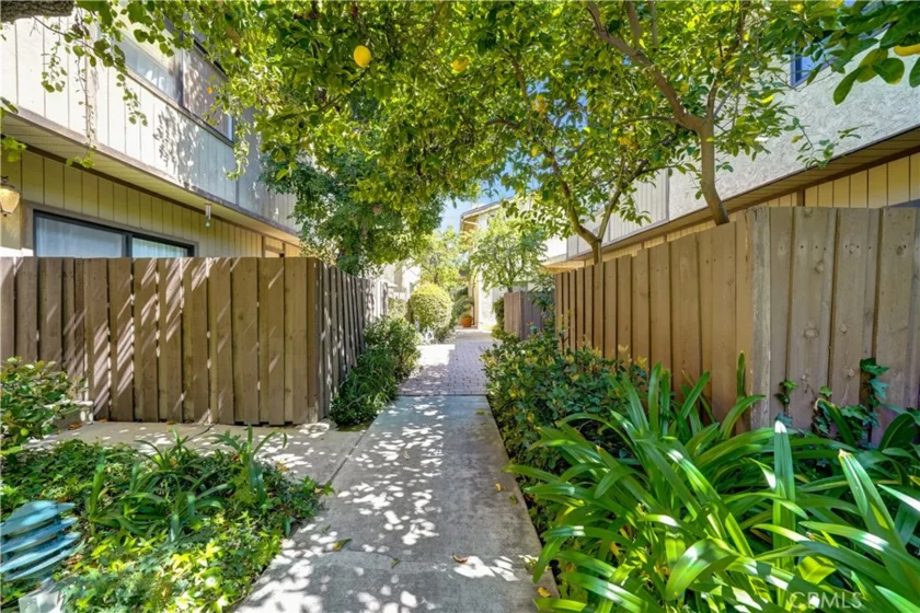 15053 Sherman Way #C photo 33