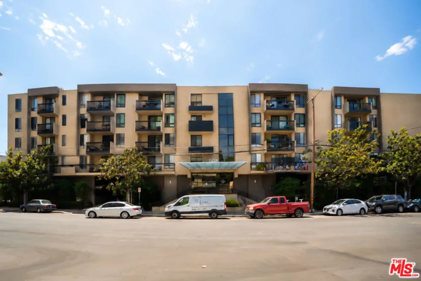 7320 Hawthorn Avenue #425 photo 35