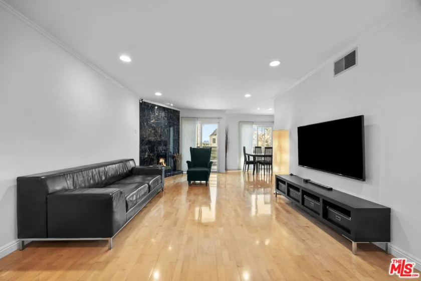 1515 S Beverly Drive #202 photo 2