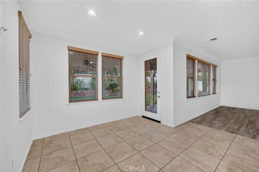 30780 Olympia Rose photo 23