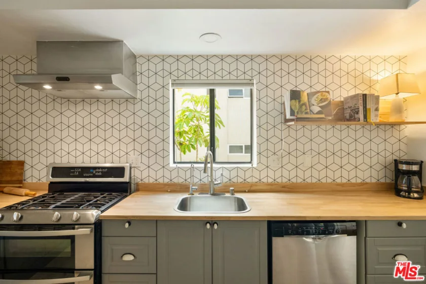 1539 Greenfield Avenue #102 photo 9