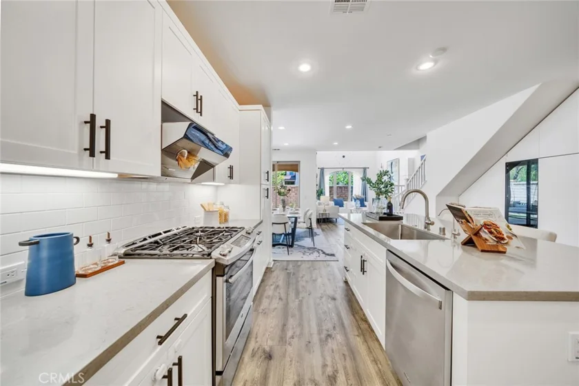 182 Finch photo 5