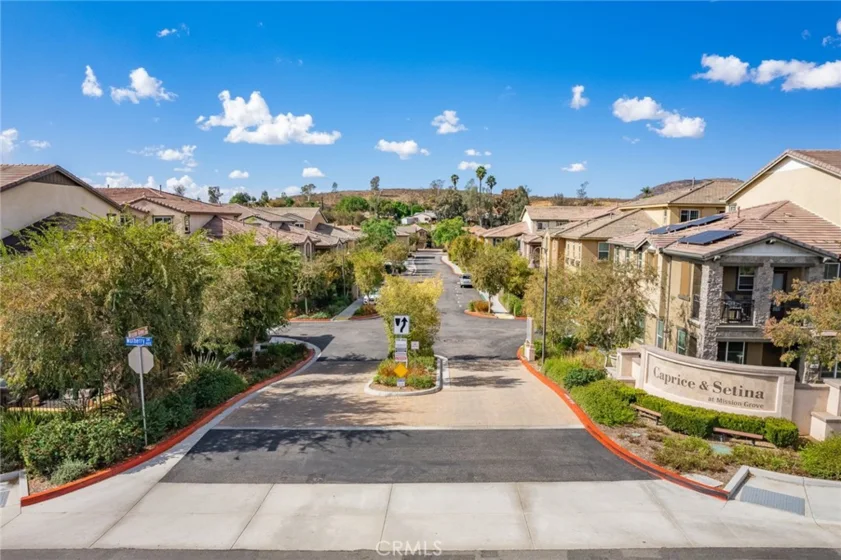 422 Penelope Drive photo 1