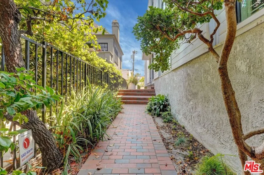 148 S Crescent Drive #101 photo 40