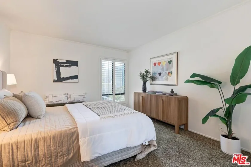 950 N Kings Road #254 photo 21