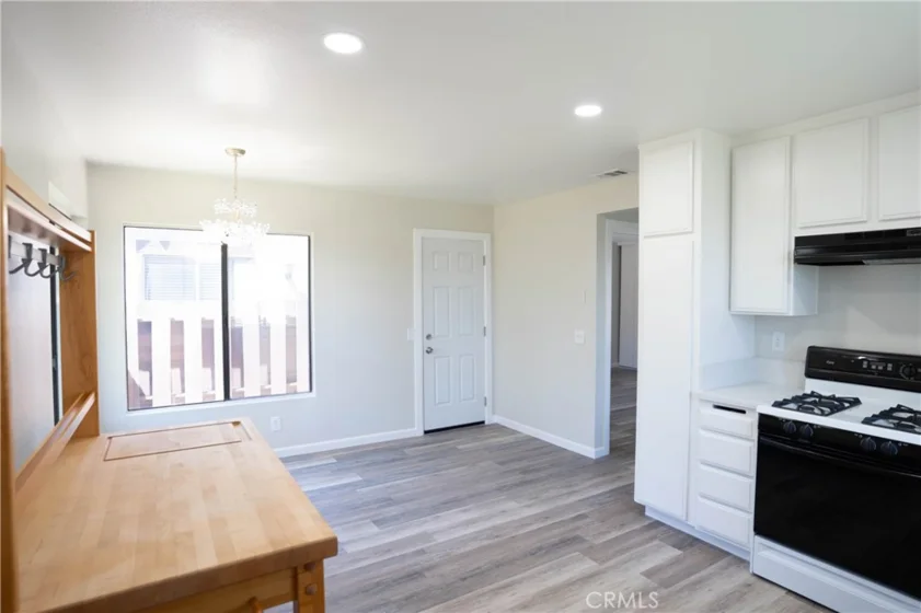 2055 Earl Glen photo 16