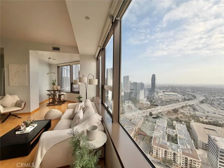 1100 Wilshire photo 4