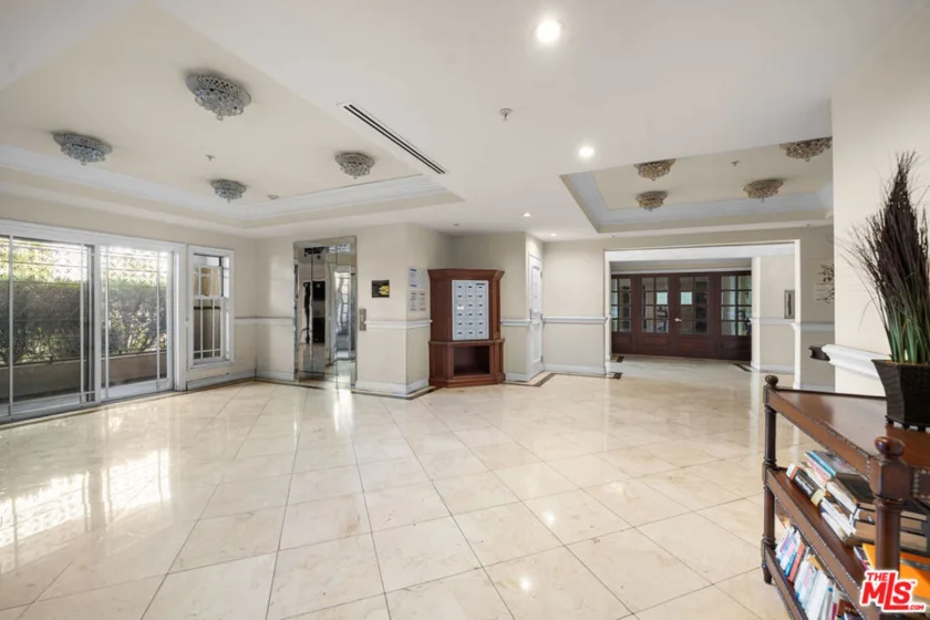 837 Crenshaw Boulevard #204 photo 30