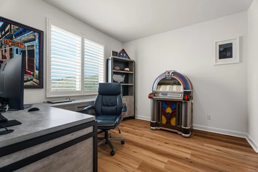 444 Bunsen Street photo 29