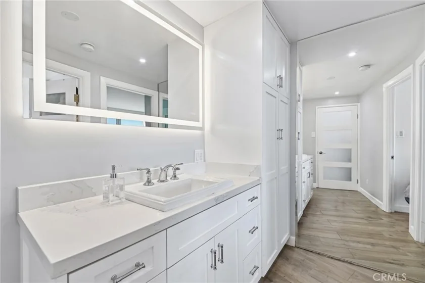 700 E Ocean Boulevard #1208 photo 25