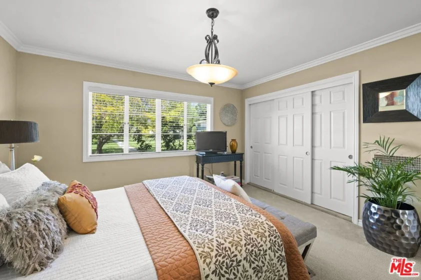 5464 Village Green photo 10