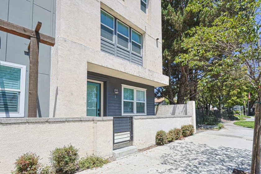 1410 N Harbor #1 photo 1