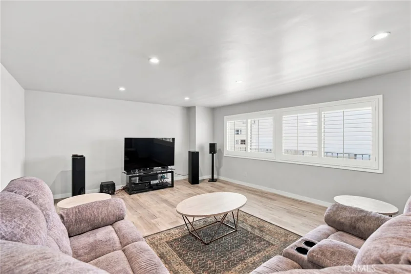 5354 Lindley Avenue #209 photo 10