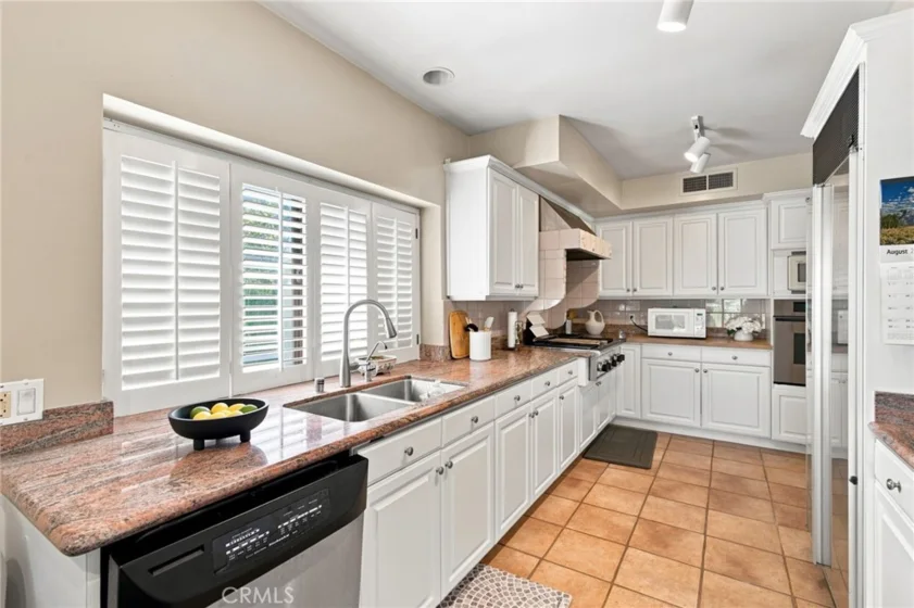 1255 S Orange Grove Boulevard #5 photo 10