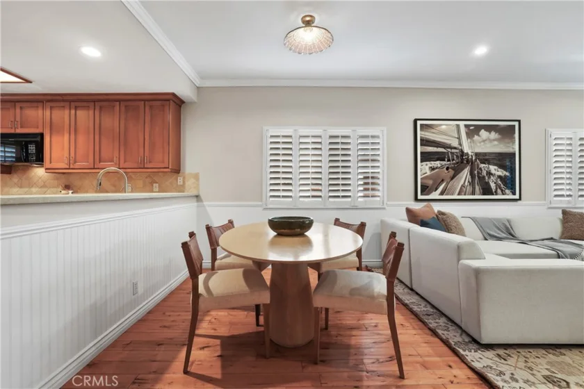 366 Villa Point photo 17