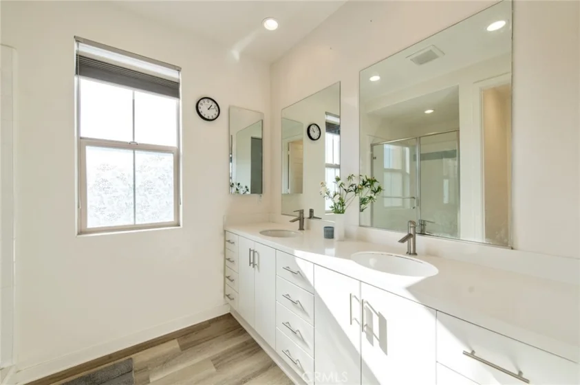 192 Finch photo 33