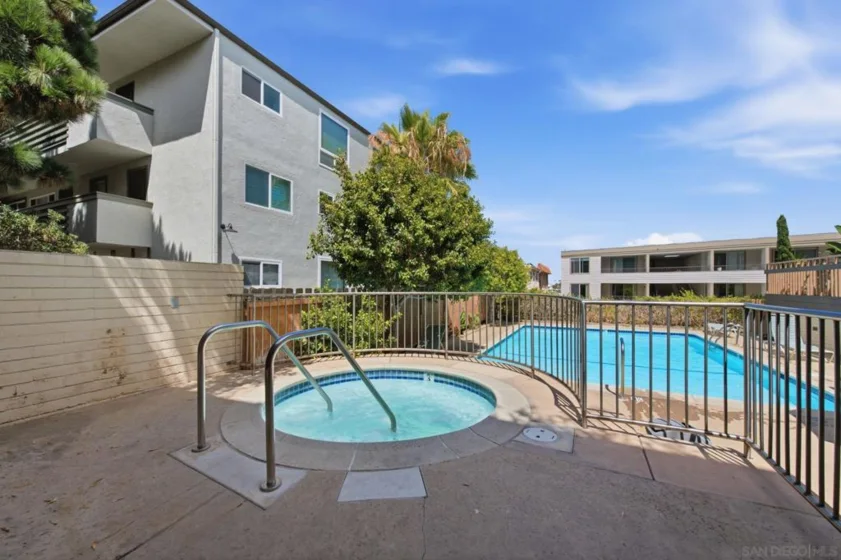 2928 Lawrence photo 51