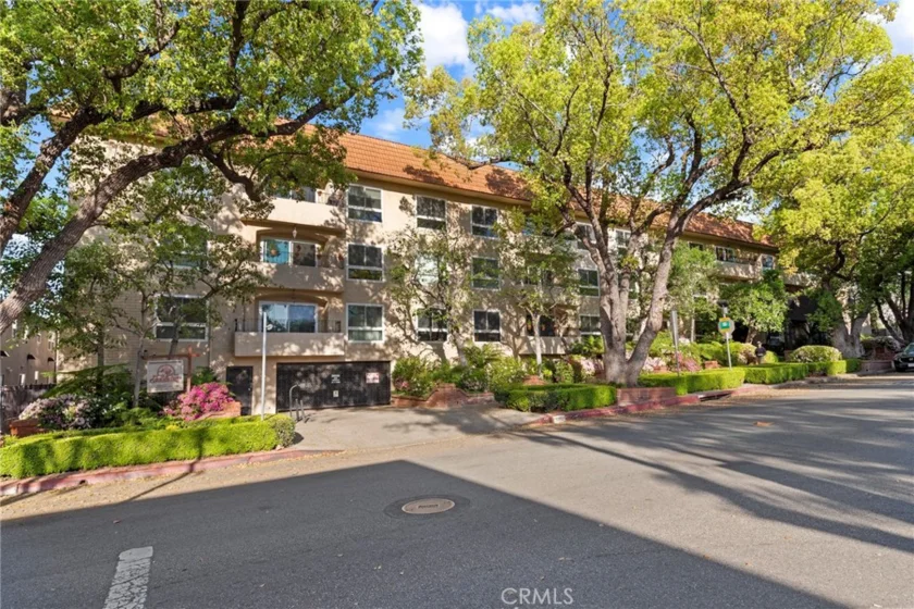 1203 N Sweetzer #118 photo 16