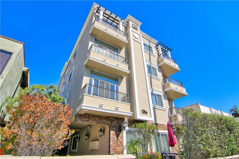1316 Amherst Avenue #301 photo 1