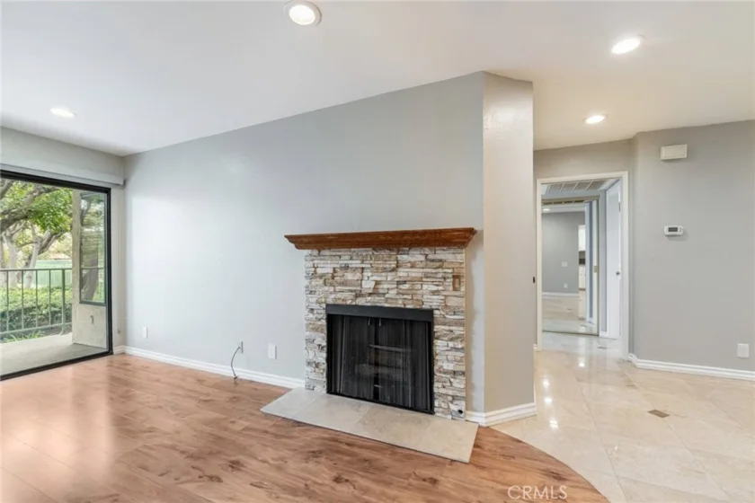 4114 Apricot photo 7