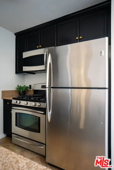 7320 Hawthorn Avenue #425 photo 23