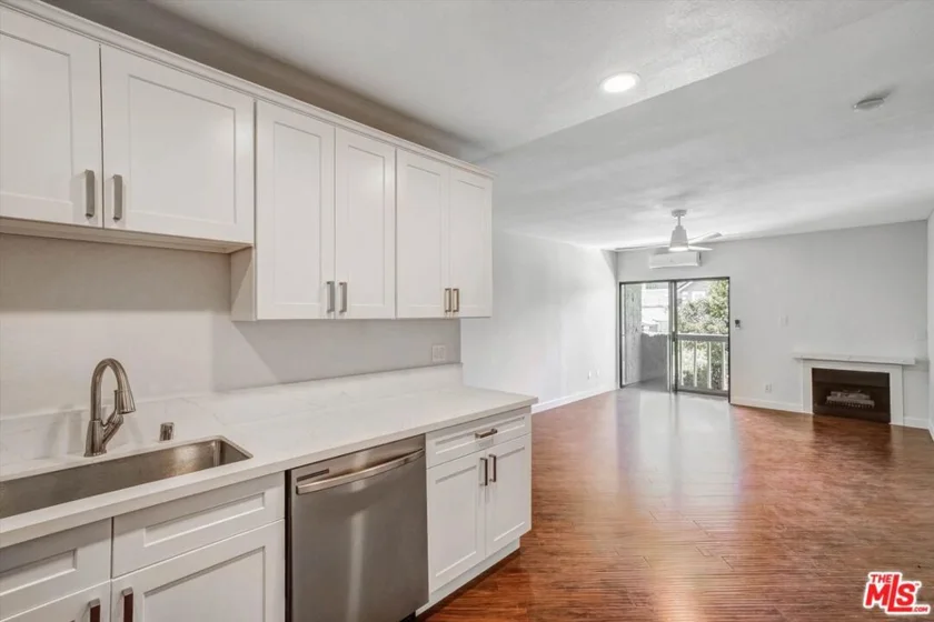 4506 Saugus Avenue #10 photo 21