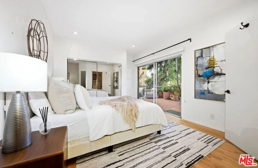 612 S Barrington Avenue #213 photo 8