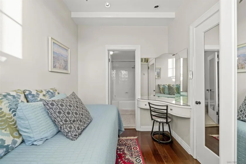 702 Ash Street #800 photo 29