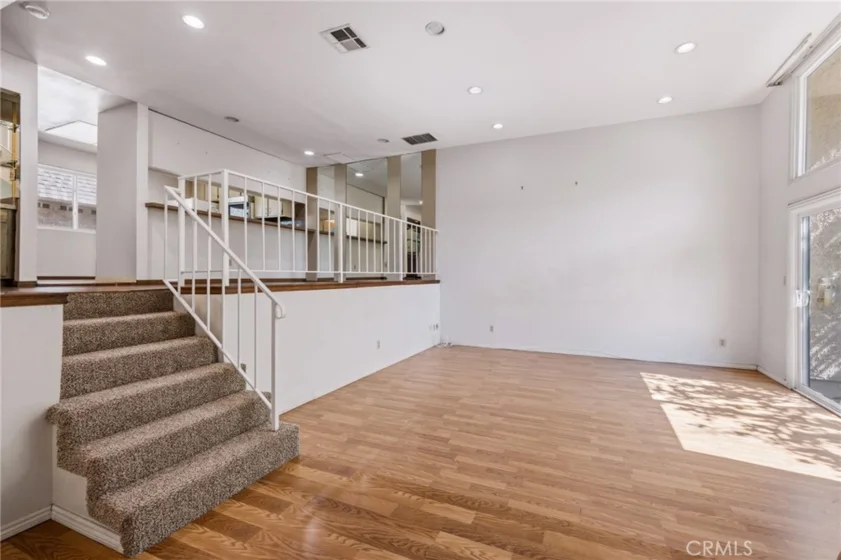 17943 Magnolia Boulevard #16 photo 2