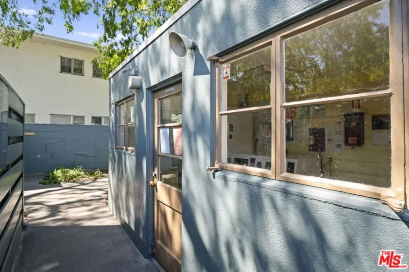 5464 Village Green photo 22