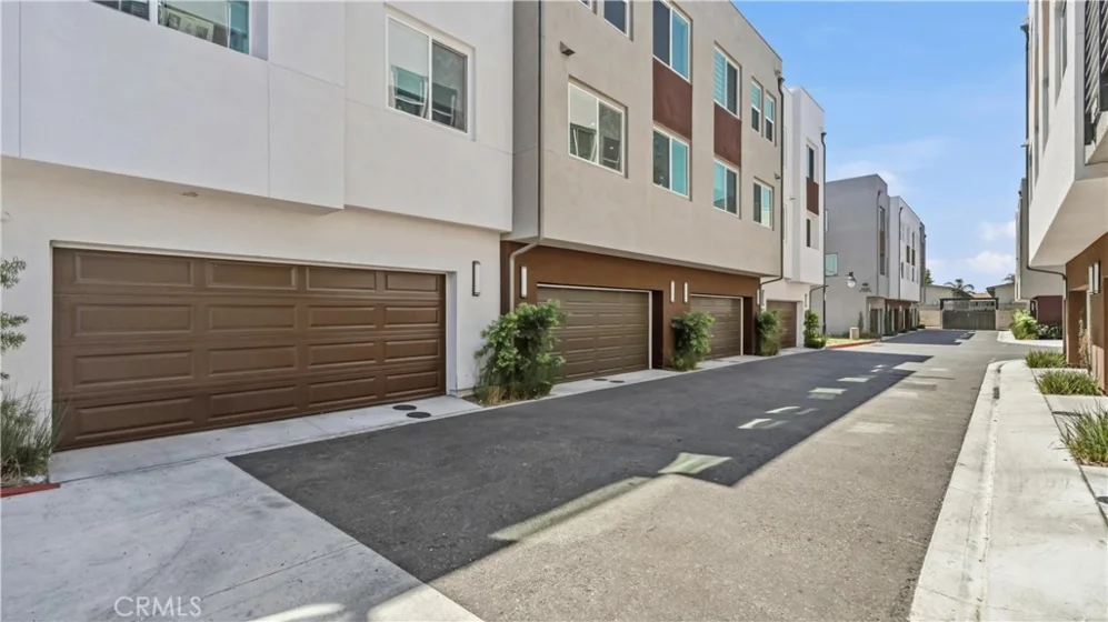 633 S Lyon Street photo 32